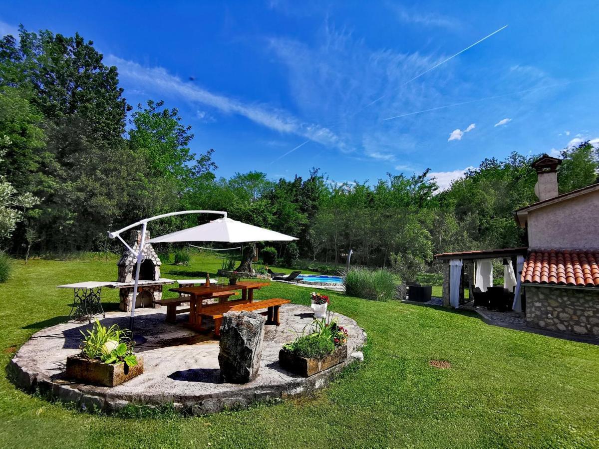 Holiday House Vuki Nedescina Luaran gambar